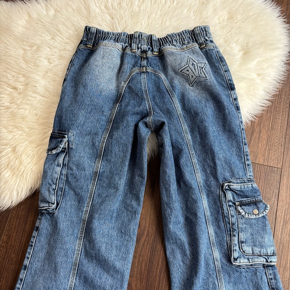 BDG Urban Outfitters NWT Women’s Medium Baggy Cargo Distressed Elastic Jeans - Picture 12 of 13
